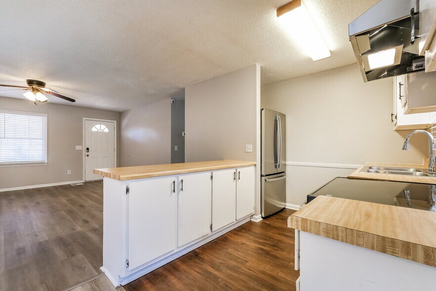 Building Photo - 2915 Winchester Dr