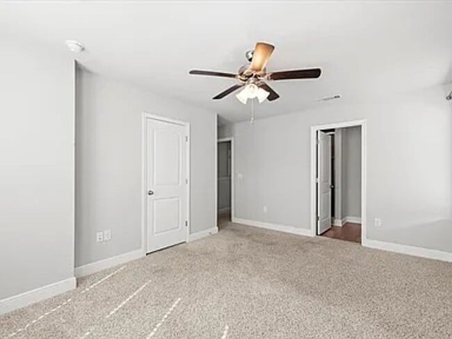 Building Photo - Santa Rosa 3 bedroom