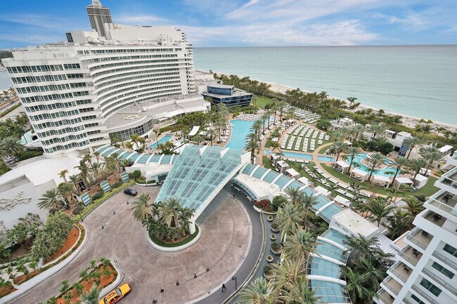 Building Photo - 4401 Collins Ave