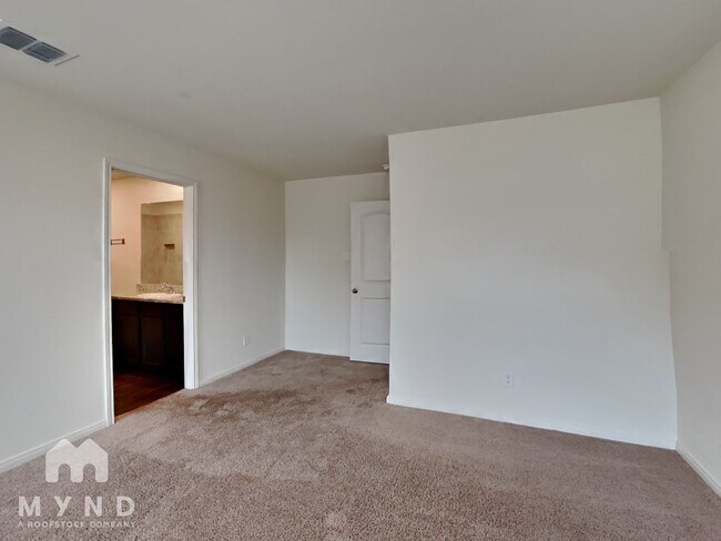 Building Photo - 12061 Latour Vly