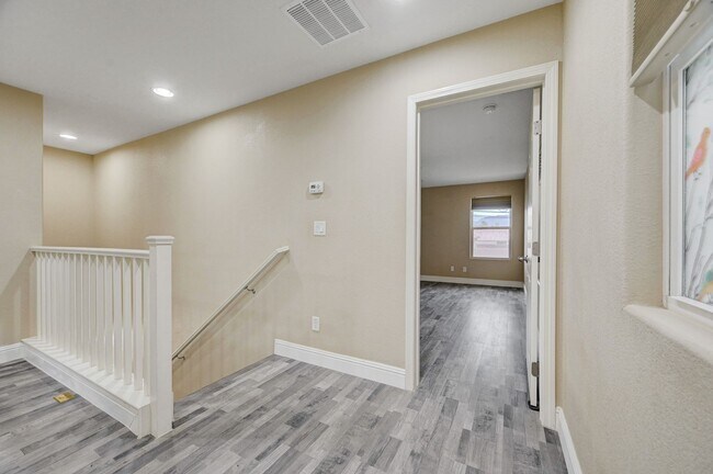 Building Photo - Beautiful 3BR Toscana Home