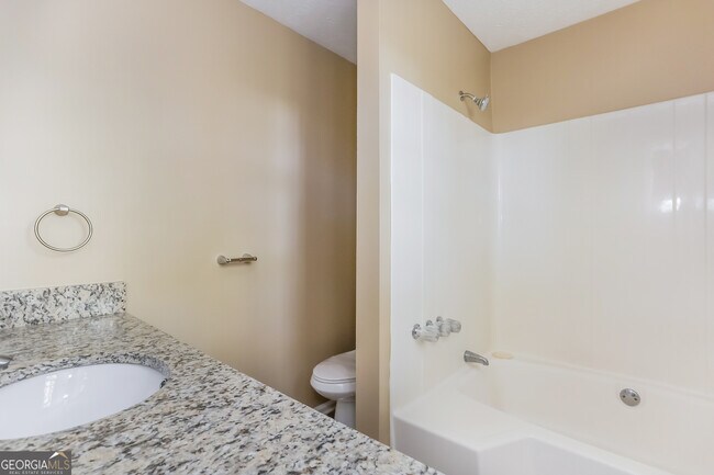 Building Photo - 595 Deering Dr