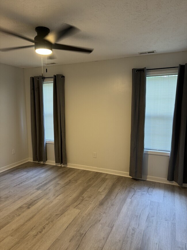 Building Photo - 320 Bubble Creek Ct