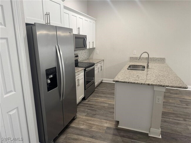 Building Photo - 3414 Santa Barbara Blvd