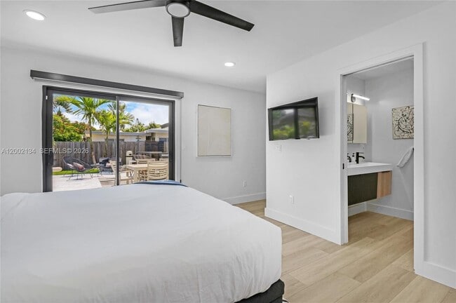 Building Photo - 811 NE 17th Ct