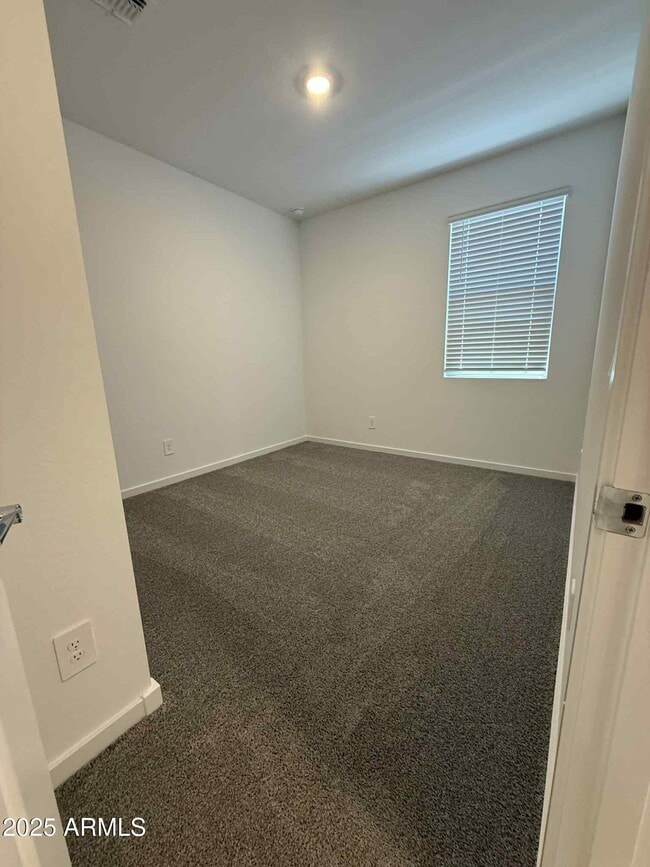 Building Photo - 15995 W Honeysuckle Dr