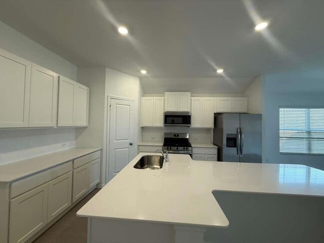 Building Photo - 205 Herald Dr