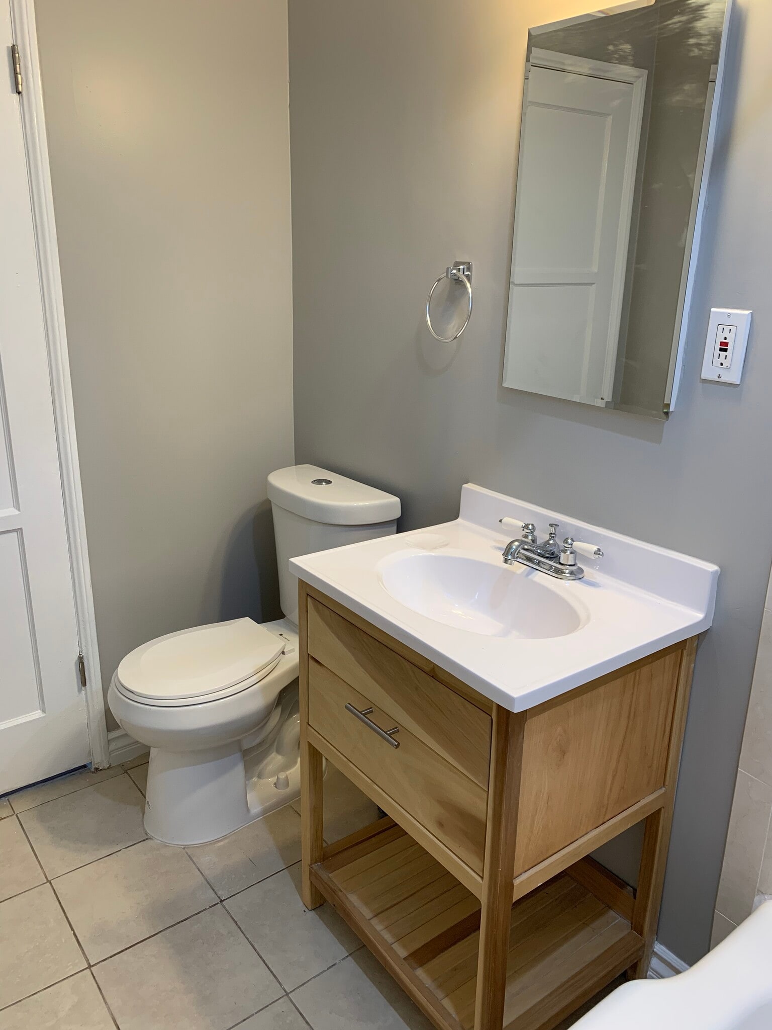 Bathroom - 1483 1/2 Allison Ave