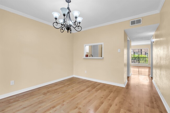 Building Photo - 1800 Stoney Brook Dr