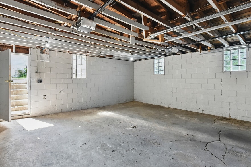Building Photo - 4217 S 21st St