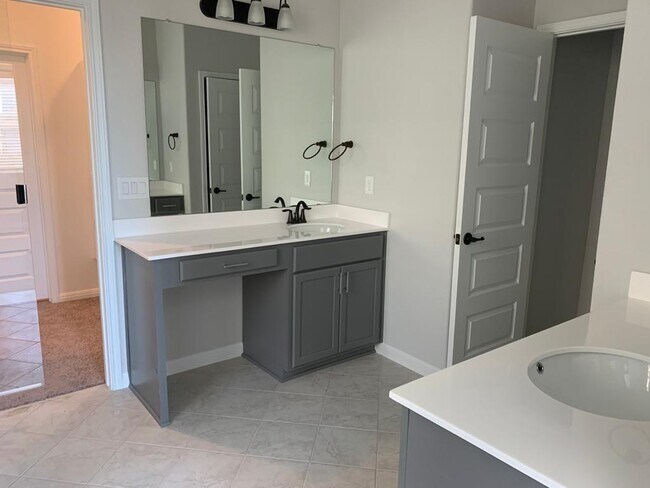 Building Photo - 368 Rend Dr