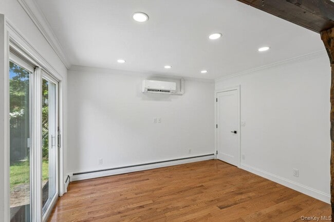 Building Photo - 98 Rose Pl