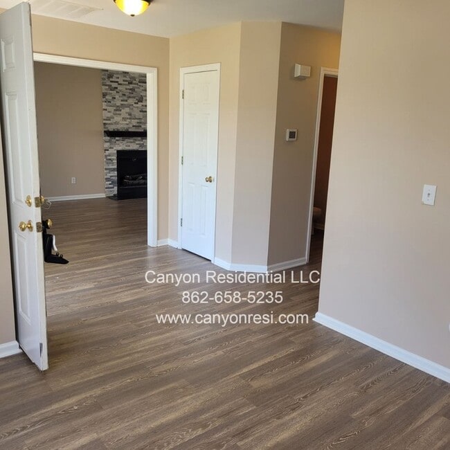 Building Photo - 4396 Moat Dr