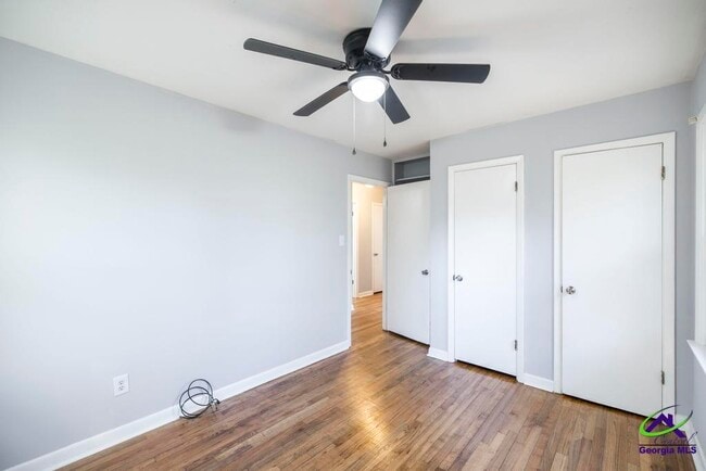 Building Photo - 718 Oakview Square