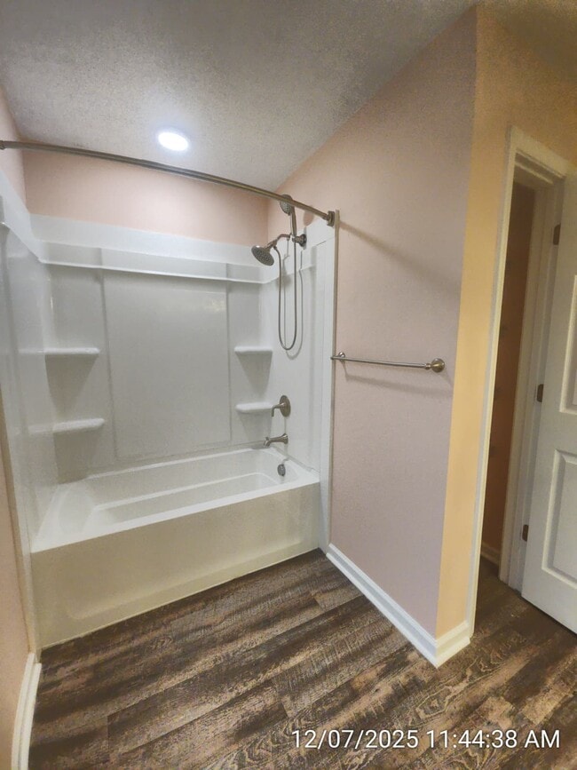 Building Photo - 323 Aubrey Ave