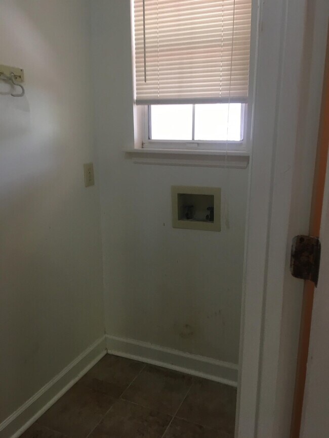 Building Photo - 8457 Battle Forest Dr