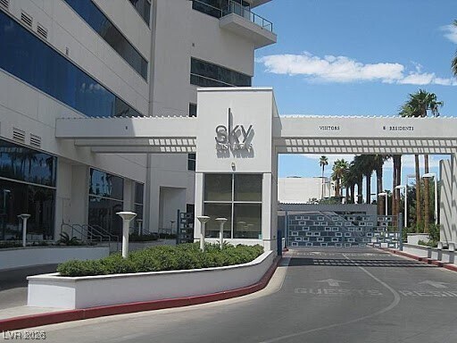 Building Photo - 2700 S Las Vegas Blvd