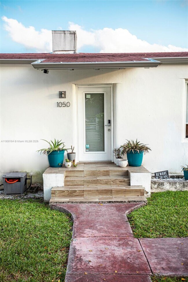 Building Photo - 1050 NW 46th St