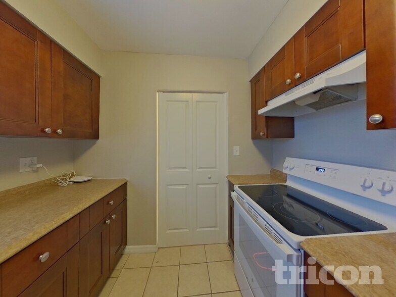 Building Photo - 612 Yelvington Ave