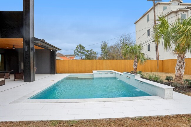 Building Photo - 3902 Charleston St