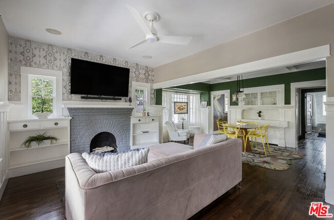 Building Photo - 201 S Ave 55