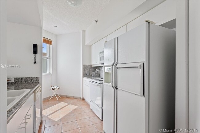 Building Photo - 4201 Collins Ave