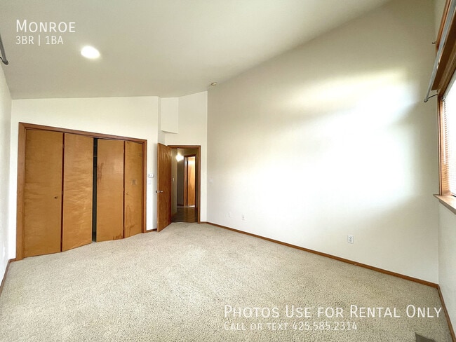 Building Photo - Monroe-