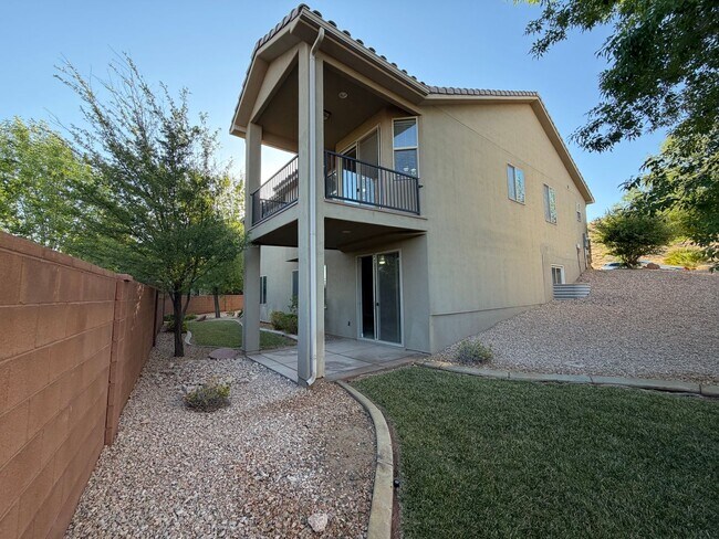 Building Photo - 469 E Barcelona Dr