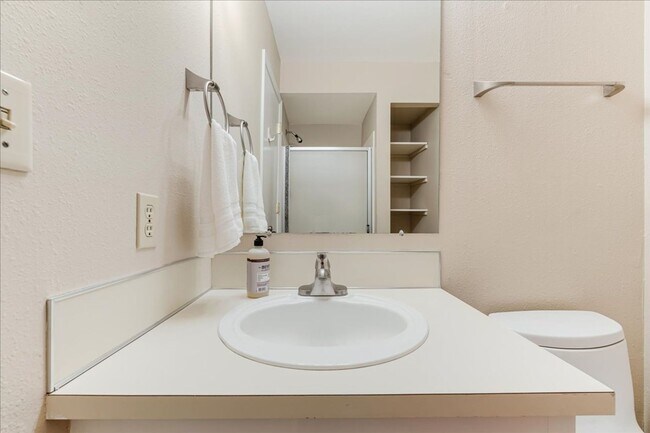 Building Photo - 5150 S Landing Dr