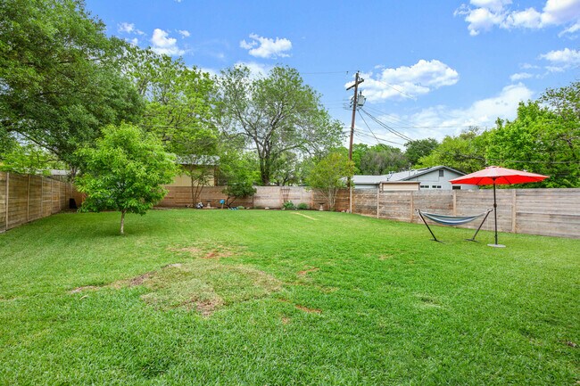 Building Photo - 408 Ramble Ln