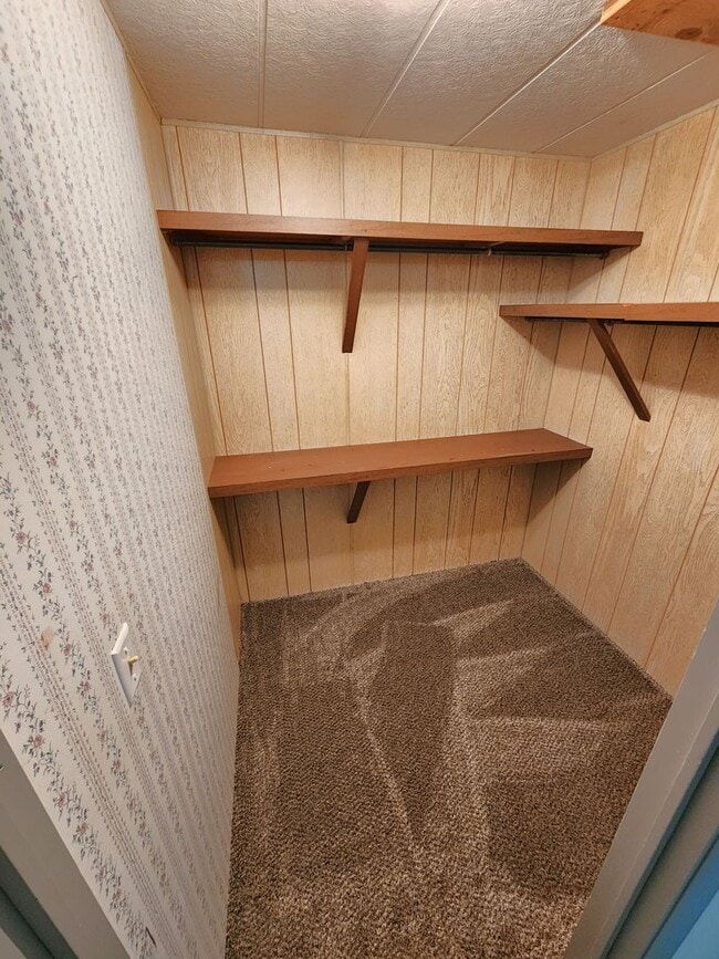 Building Photo - Spacious 3BR, 2BTH home in Washburn Rural School District