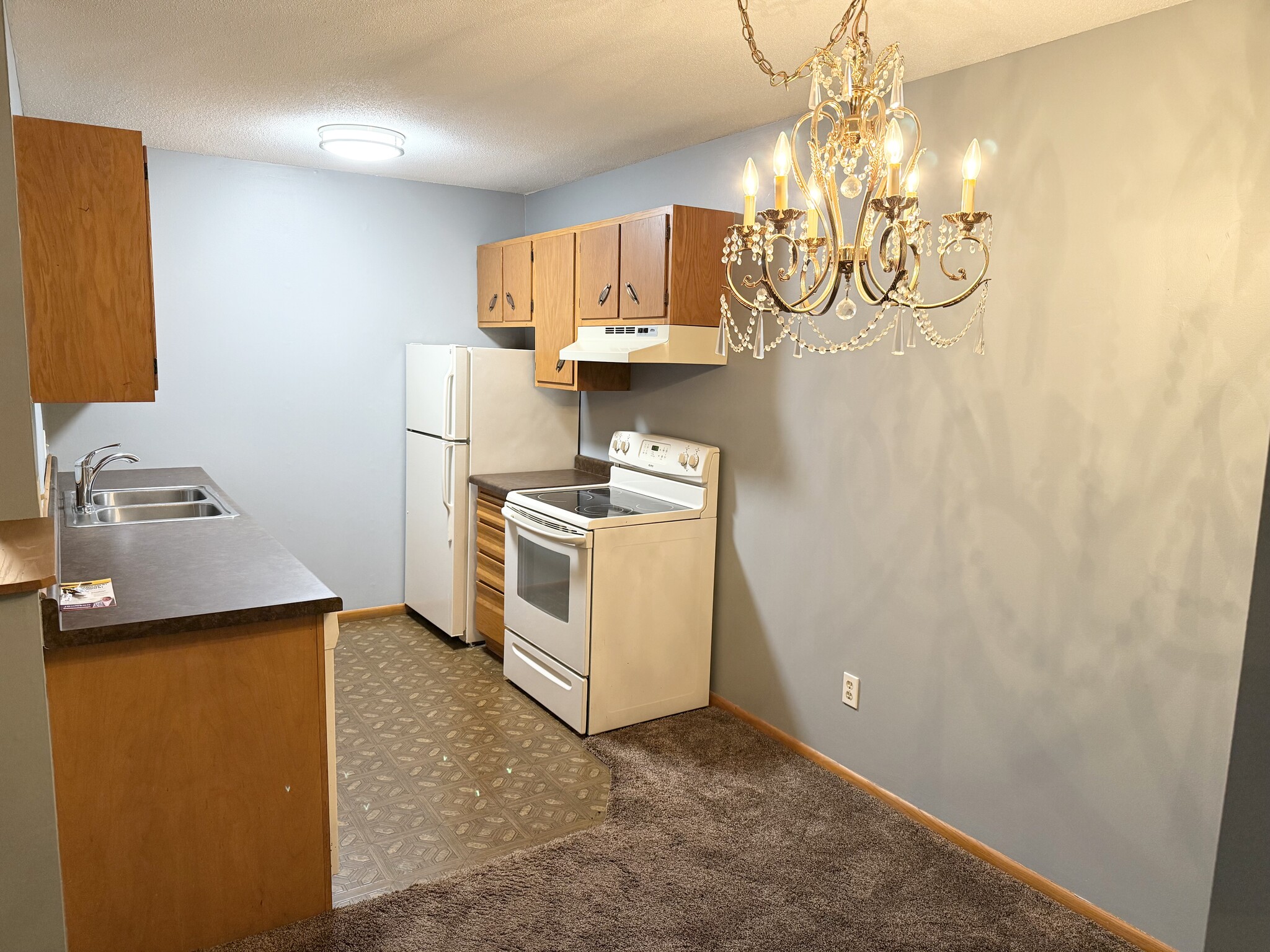 Kitchen - 9147 Highway 55