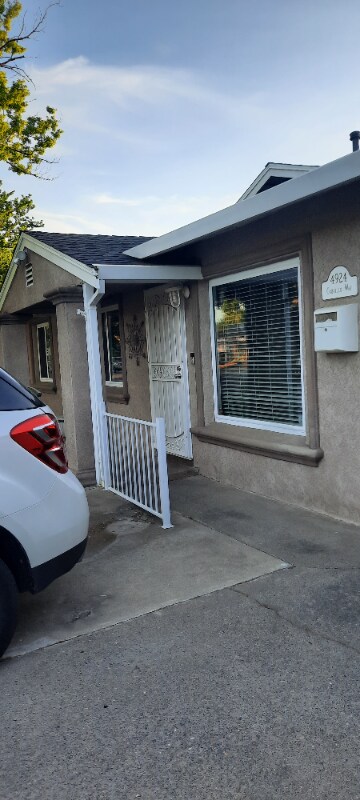 Building Photo - 4924 Cabrillo Way