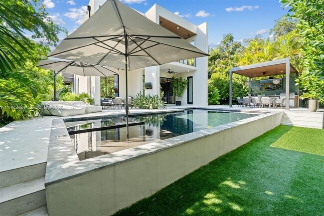 Building Photo - 8625 NE 10th Ave