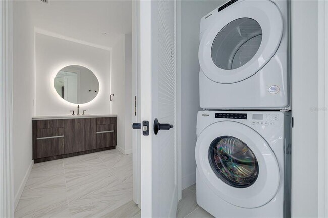 Building Photo - 777 3rd Ave N