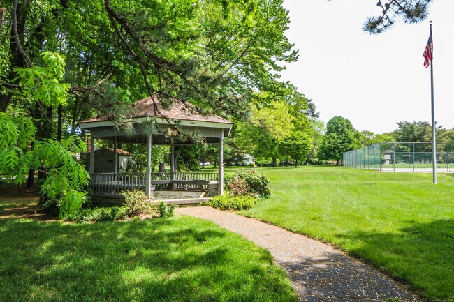 Building Photo - 409 The Meadows