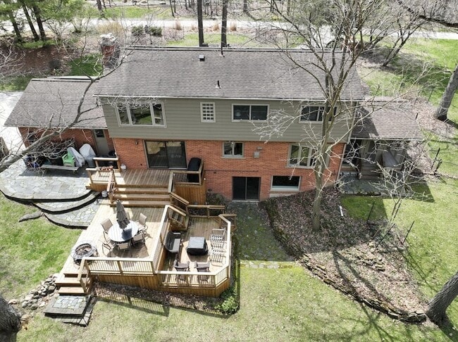 Building Photo - 2854 Parkridge Dr