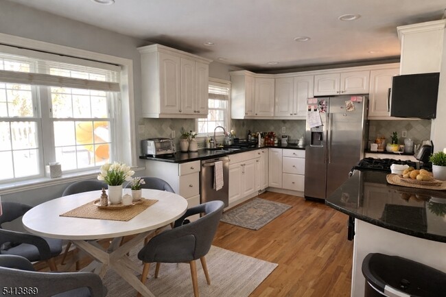 Building Photo - 7 Seminole Way