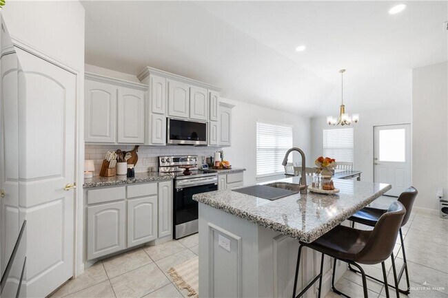 Building Photo - 18-25th 1/2 S 25 1/2