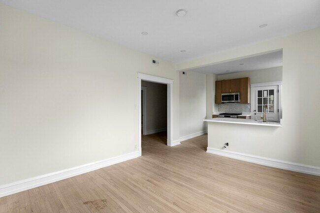 Building Photo - 4636 N Hamilton Ave