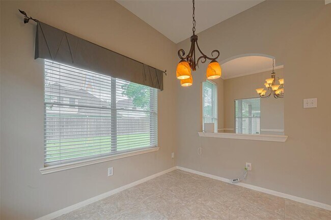 Building Photo - 9502 Willow Crossing Dr