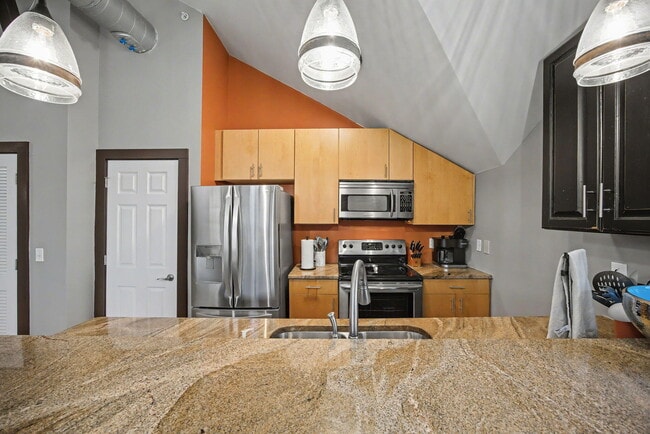 Building Photo - 261 S Limestone