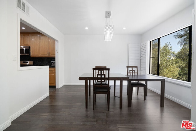 Building Photo - 853 Le Doux Rd