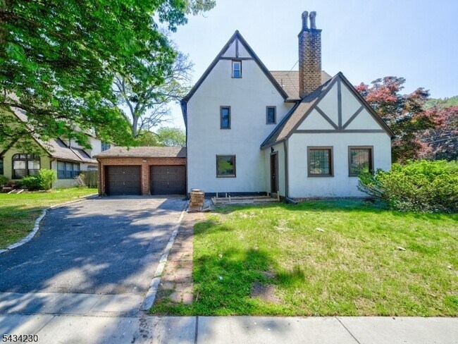 Building Photo - 217 Heywood Ave