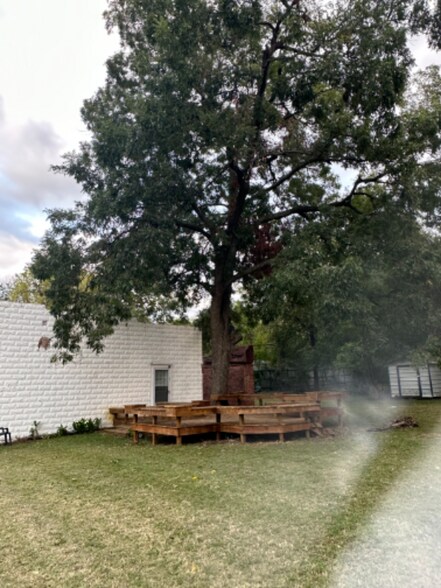 Building Photo - 1608 E Jasper St