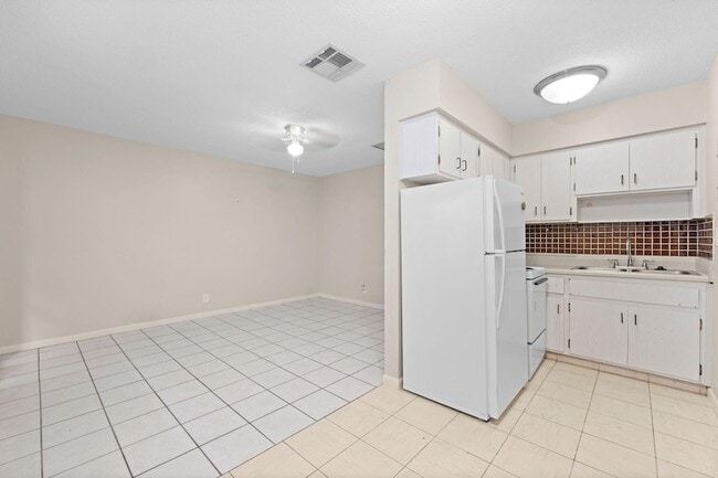 Building Photo - 4649 Bougainvilla Dr