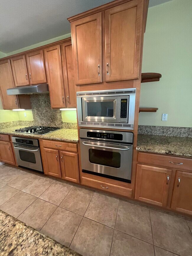 Building Photo - 41530 Yew St