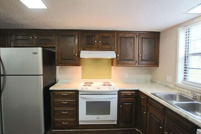 Building Photo - 3 Bedroom 2.5 Bathroom Townhome in Tyler TX!