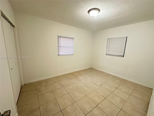 Building Photo - 148 NW 14th Way