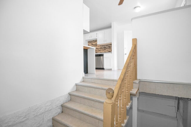 Building Photo - 235 N Ardmore Ave